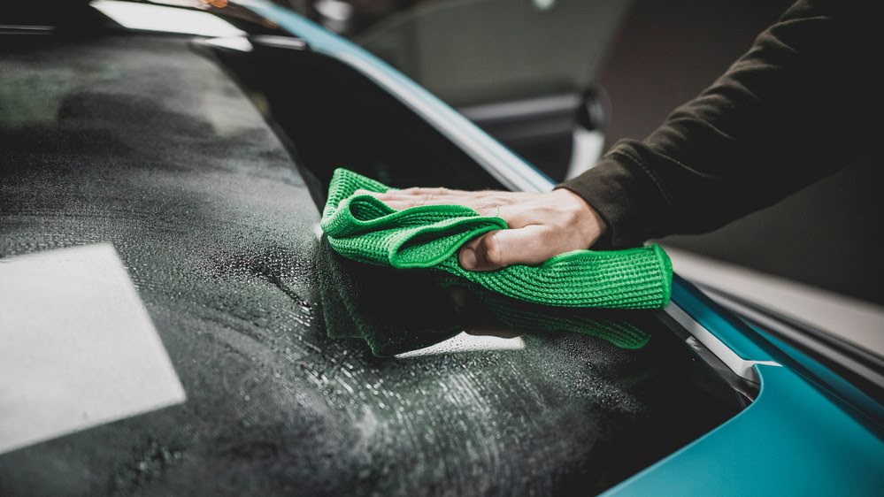 Cleaning windshield